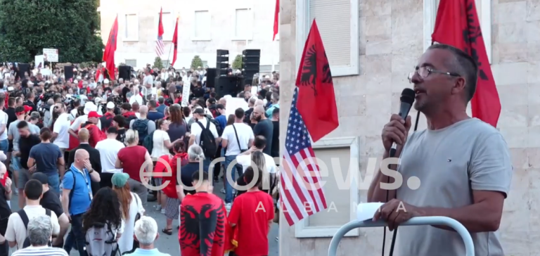 Thirrje të forta në protestë, kërkohet dorëheqja e Ramës dhe Berishës