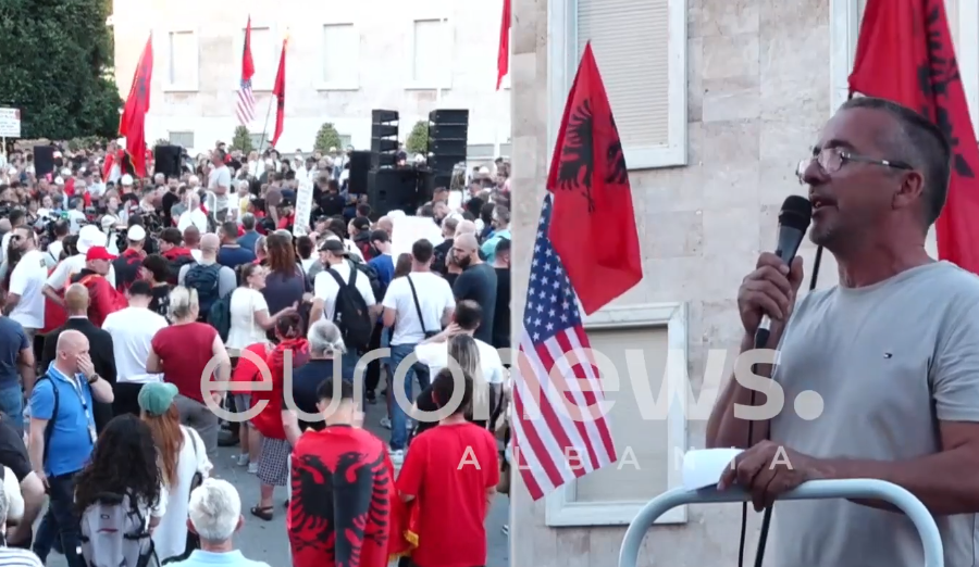 Thirrje të forta në protestë, kërkohet dorëheqja e Ramës dhe Berishës