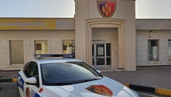 Zjarr në një apartament në Vlorë, pasi disa orësh forcat zjarrfikëse neutralizojnë flakët (VIDEO)