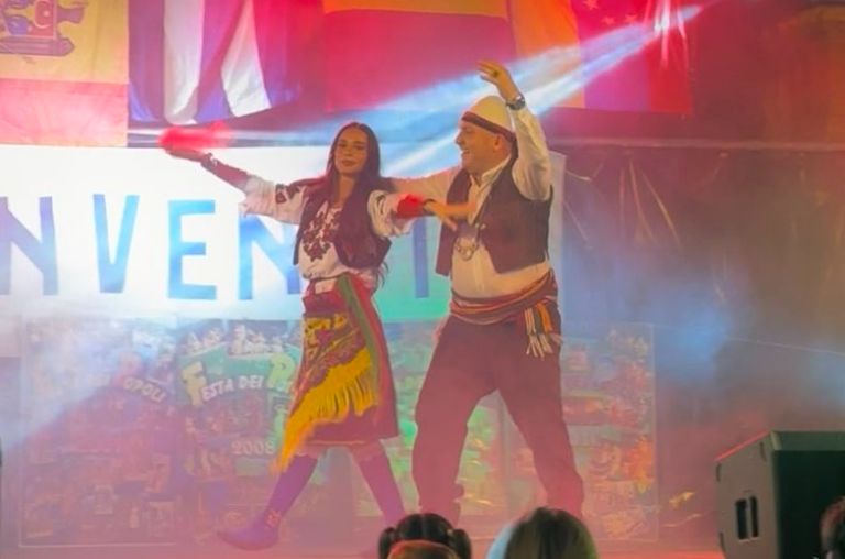 Nga Tropoja në Sanremo, Azgan Haklaj dhe e bija emocionojnë publikun me vallen shqiptare