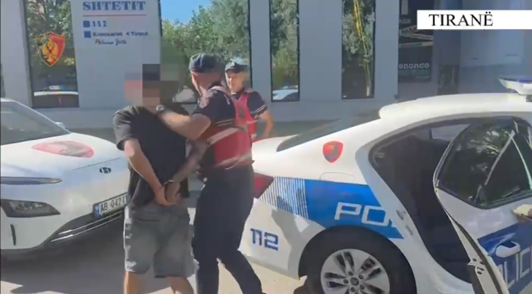 U kap me armë te dera e shtëpisë së Ilir Selmanit, arrestohet Emiljano Nina