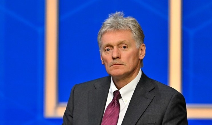 Peskov: Largimi i Starmer nuk do të rregullojë raportet mes Moskës dhe Londrës