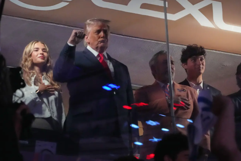 Tifozët fishkëllejnë Trump në Madison Square Garden: Ishte një pritje entuziaste (VIDEO)