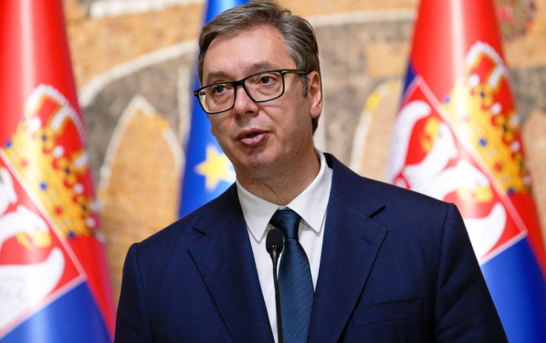 Lëvizje e papritur nga Beogradi, Vuçiç: Po mendoj të largohem nga posti i presidentit