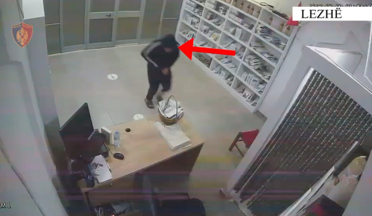 Vodhën xhirot ditore të 12 bizneseve në Lezhë, arrestohet 21-vjeçari dhe shpallet në kërkim bashkëpunëtori