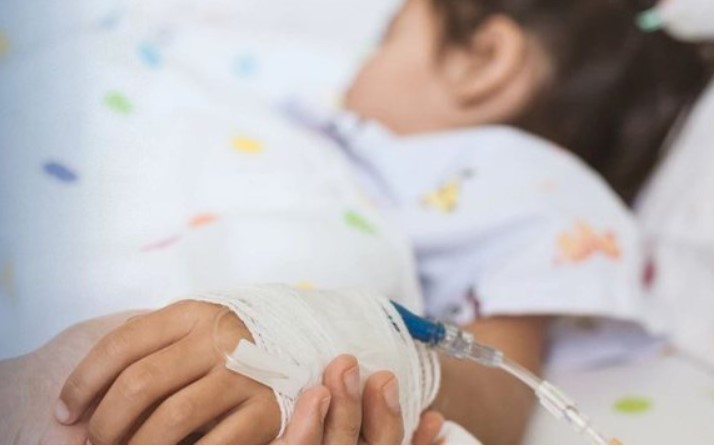 Kurimi i fëmijëve jashtë vendit, 32 mijë firma dorëzohen në KQZ: Shteti të mbulojë faturat për sëmundjet e rënda