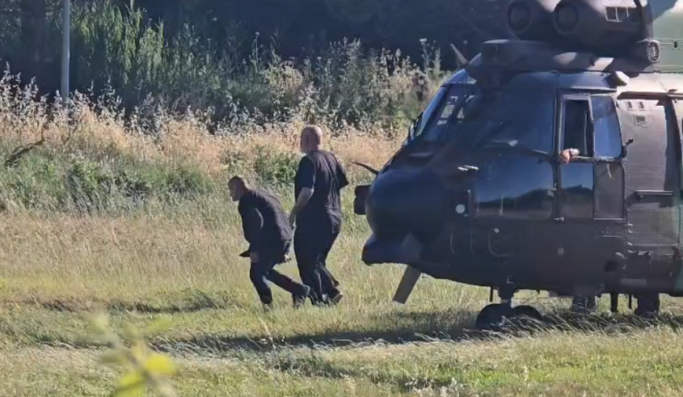 Rama mbërrin me helikopter në Vlorë, pritet të takohet me banorët e Zvërnecit