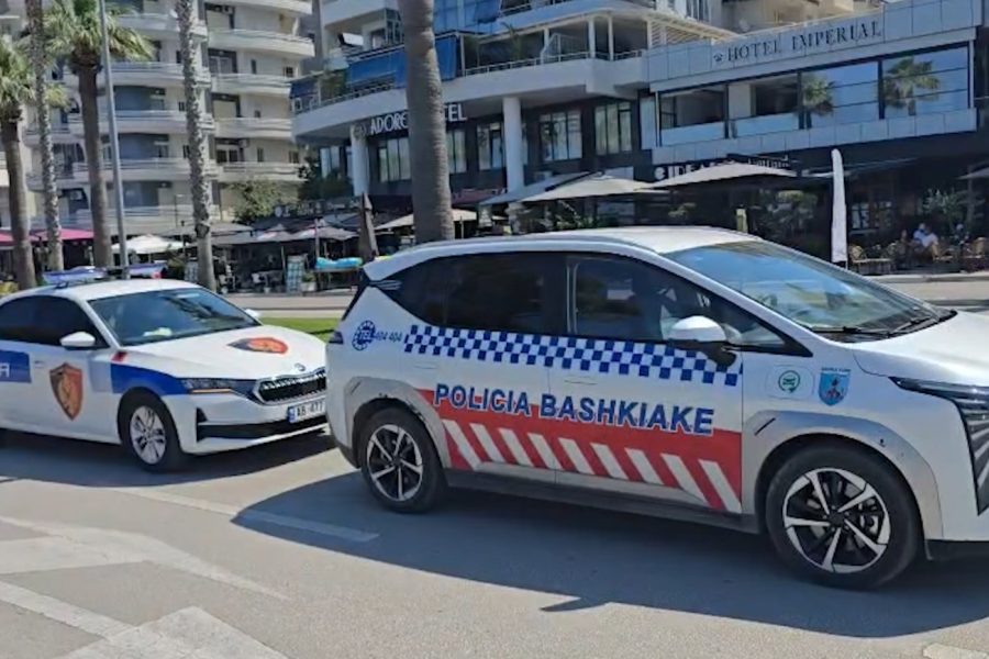 Aksion në plazhet e Vlorës, sekuestrohen çadra dhe shezlongë