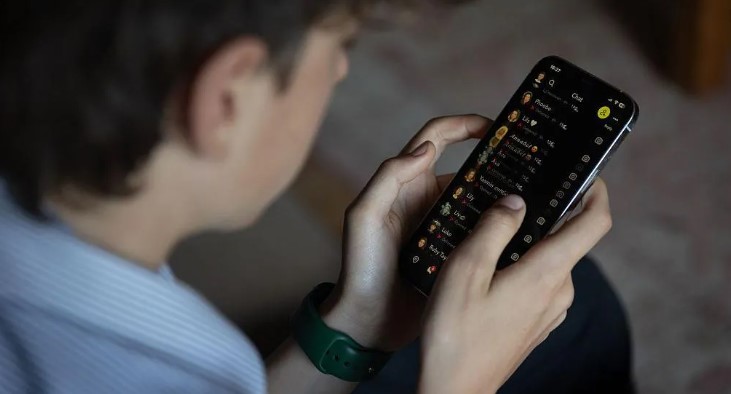 Kanadaja propozon ndalimin e mediave sociale për moshat nën 16 vjeç, çfarë parashikon ligji i ri?