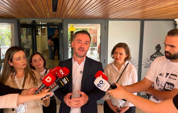 Dardan Molliqaj voton në Prishtinë, fton qytetarët të dalin masivisht në votime