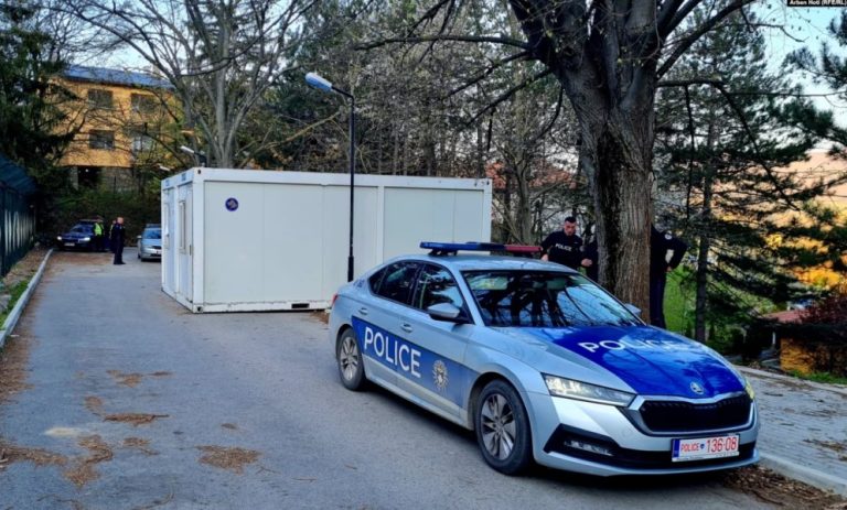 Ndalohen dy persona në Kosovë, dyshohet se grisën fletët e votimit