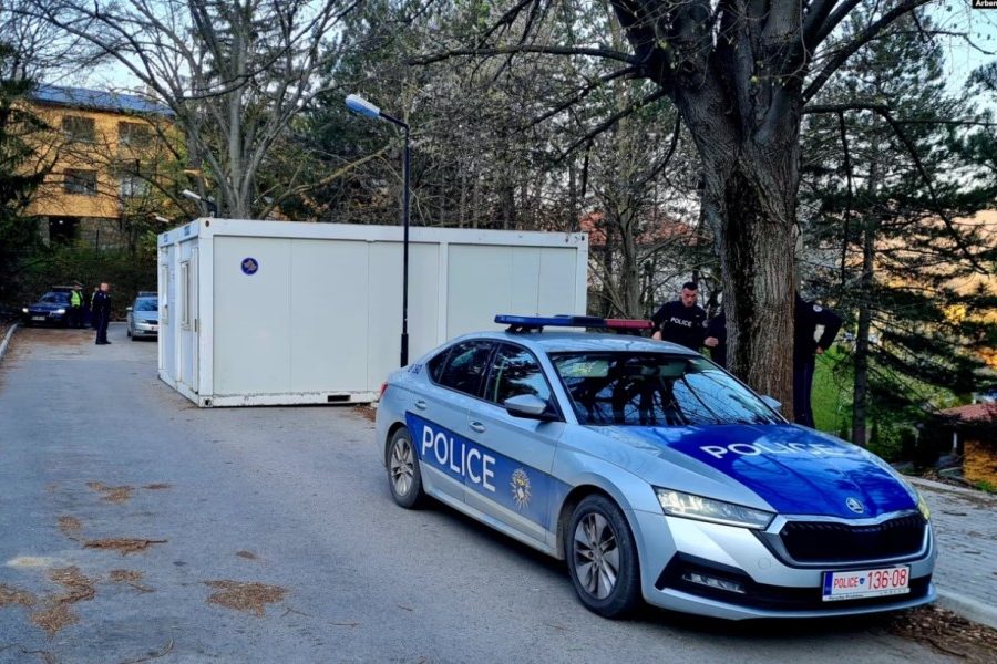 Ndalohen dy persona në Kosovë, dyshohet se grisën fletët e votimit