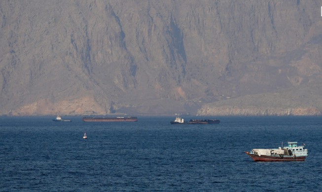Shkeli bllokadën detare, SHBA godet një anije cisternë në Gjirin e Omanit që dyshohet se transportonte naftë iraniane