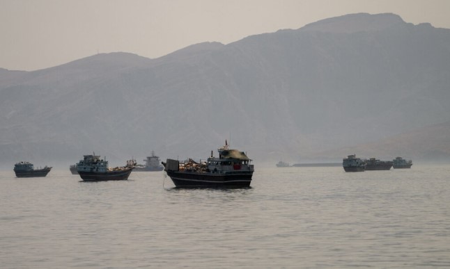 Pas marrëveshjes me SHBA-në, Teherani njofton procedura të reja për kalimin e anijeve në Hormuz