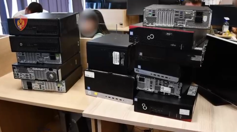 Mashtrim përmes call center-ave, arrestohen 7 persona në Tiranë. Procedohen 27 të tjerë