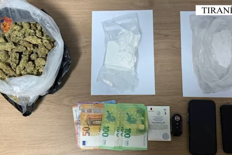U kap në flagrancë me sasi droge, në pranga 35-vjeçari në Tiranë. Pamjet nga operacioni i arrestimit (VIDEO)