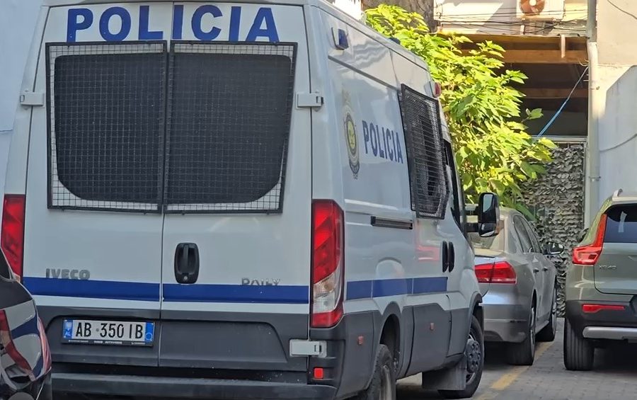 Vrau fqinjin në Rrogozhinë, Gjykata e Durrësit cakton masën “Arrest në burg” për 27-vjeçarin. Dëshmia e plotë
