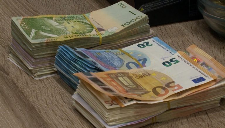 Kursi i Euros me Lekun bie përsëri, po shkon drejt pragut të 95 lekëve