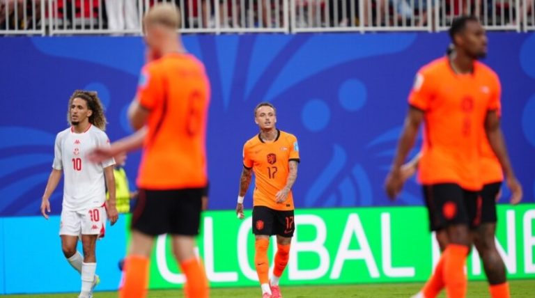 Holanda fiton 3-1 ndaj Tunizisë, siguron një vend në raundin tjetër
