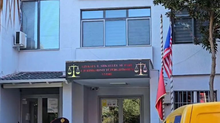 Anëtari i grupit kriminal plagosi 27-vjeçarin, Gjykata e Vlorës cakton masën “arrest me burg” për 55-vjeçarin