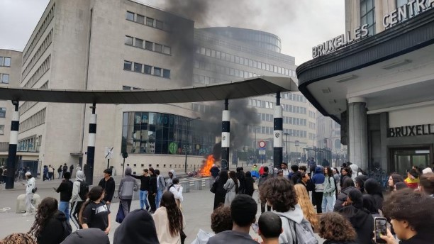 Kaos dhe dhunë në Bruksel, studentët përleshen me policinë për shkurtimet në buxhetin e arsimit