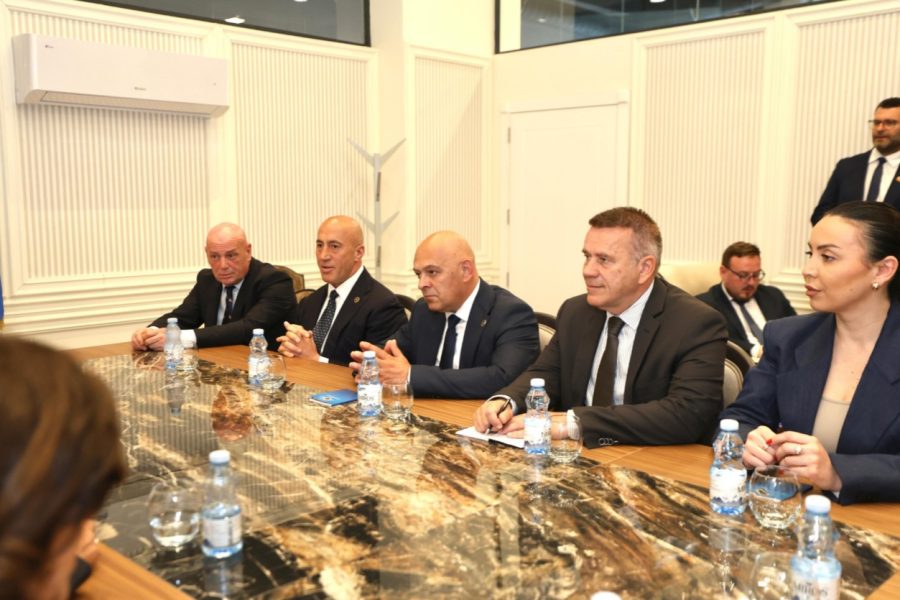 Hoxha në Prishtinë, takim me kreun e ri të AAK-së: Dialogu Kosovë-Serbi kyç për normalizimin e marrëdhënieve
