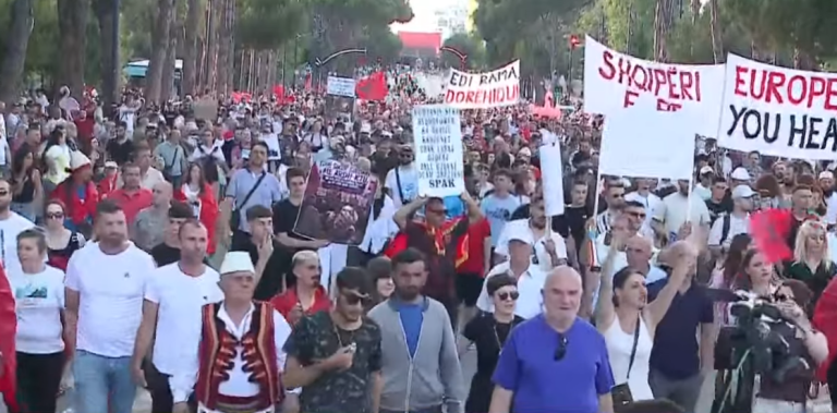 Dita e 16 e protestës, qytetarët marshojnë drejt Kryeministrisë në Tiranë