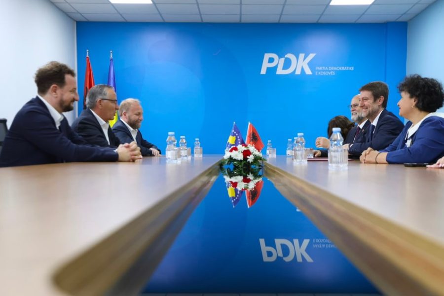 Hoxha takim me kryetarin e PDK-së në Prishtinë, fokusi zhvillimet politike në Kosovë