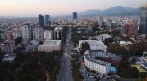 Tregu i punës në 2025, papunësia zbret në 8.4%, paga mesatare 84 mijë lekë