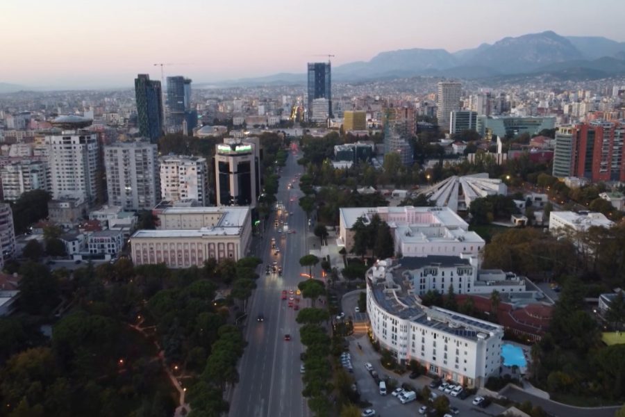 Tregu i punës në 2025, papunësia zbret në 8.4%, paga mesatare 84 mijë lekë