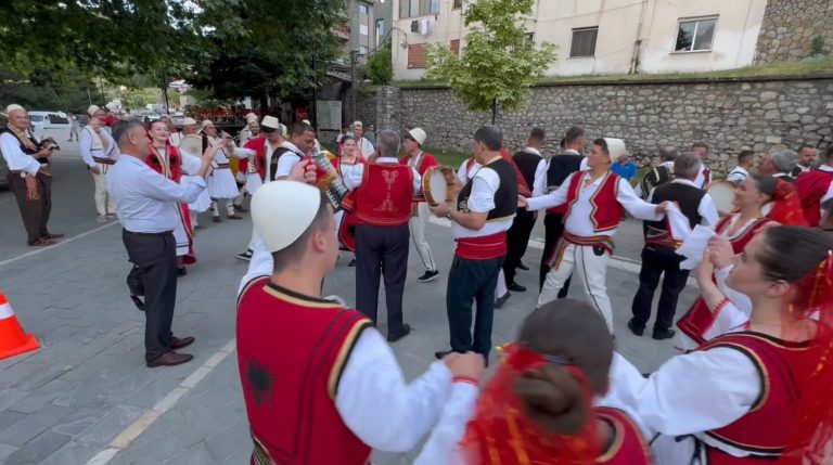 Festivali Kombëtar i Sazeve rikthen tingujt e traditës në Kolonjë