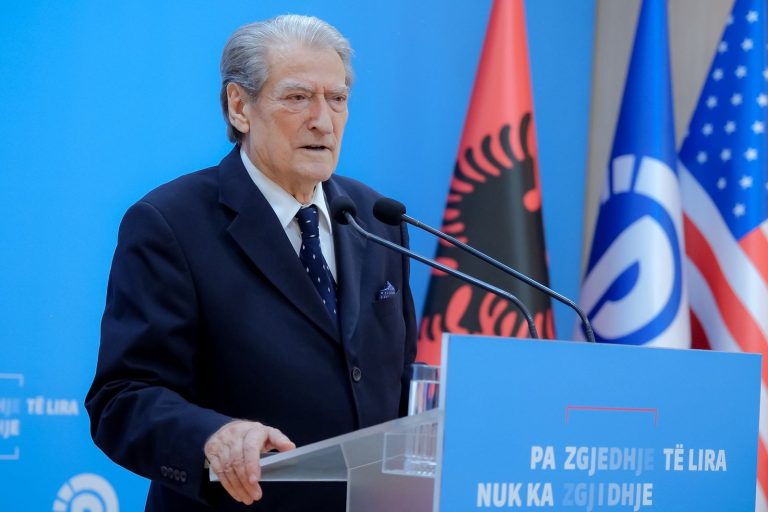 Vrasja e policit në Maliq, Berisha: Enea Mekolli dy herë hero, vrasësi i tij financohej