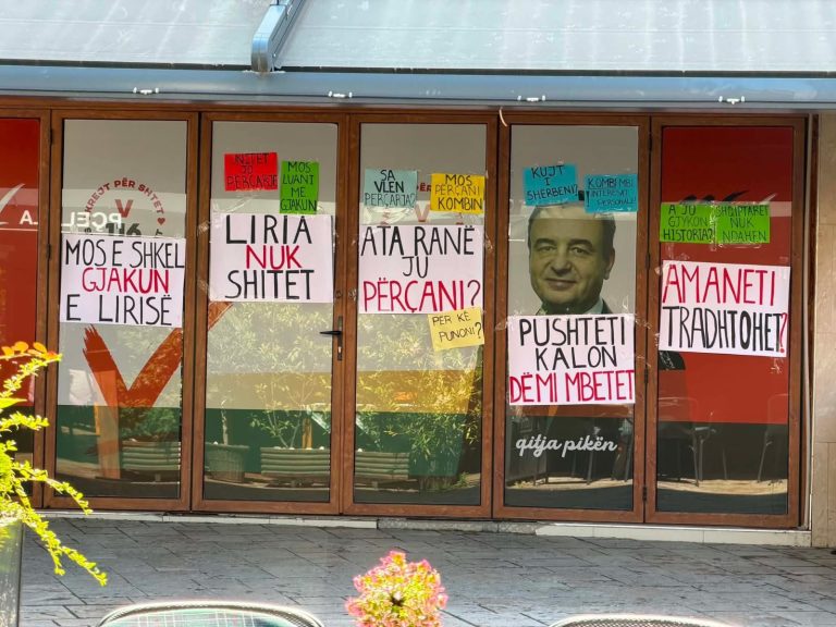 “Mos e shkel gjakun e lirisë” – Protestë para selisë së Vetëvendosjes në Shkup
