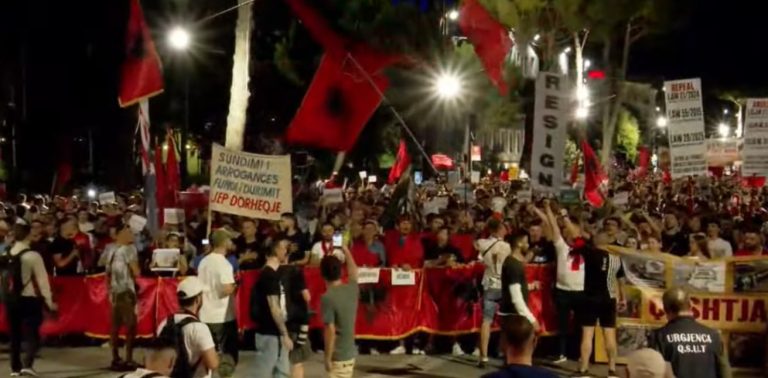 LIVE- Dita e 28-të e protestës, qytetarët marshim në rrugët e kryeqytetit