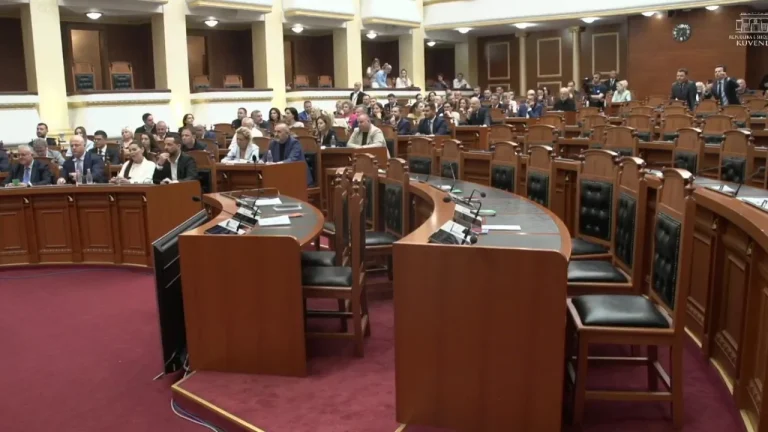 Rinis seanca plenare, Peleshi përjashton deputetin Agron Shehaj