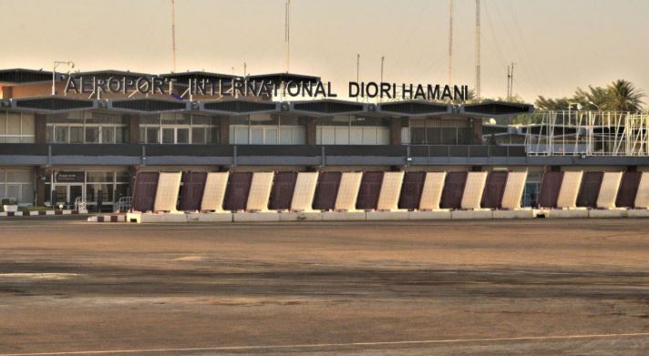 Shkon në 35 numri i të vdekurve nga sulmi i përgjakshëm në aeroportin kryesor të Nigerit