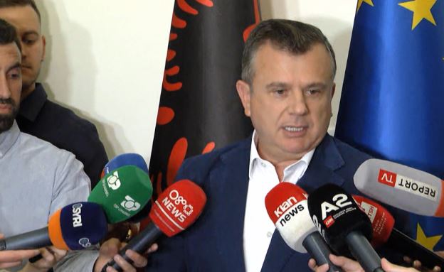 Protestuesit kërkojnë një Kryeministër, jo me më shumë se dy mandate! Përgjigjet për herë të parë Taulant Balla