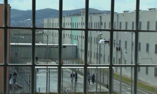 Amnistia penale kalon sot në Kuvend, Gogu: 466 persona lirohen menjëherë, mes tyre 11 gra dhe 1 fëmijë