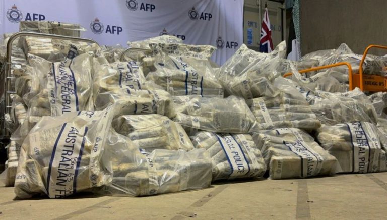 Australi, kapet sasia rekord prej 2.7 tonë kokainë (VIDEO)