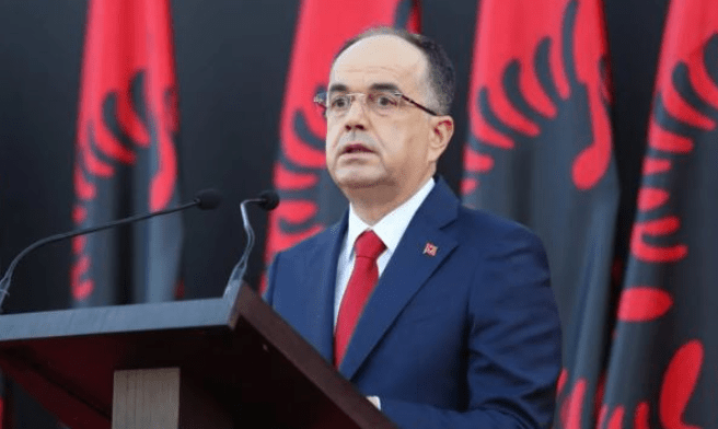 Presidenti Begaj reagon për vrasjen e efektivit në Korçë: Policia nuk do të zbrapset