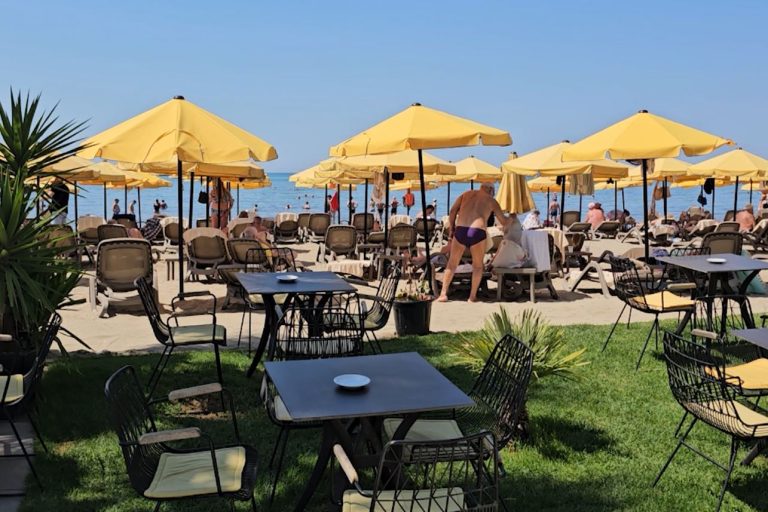 Mungesa e rojave bregdetare vë në pikëpyetje sigurinë në plazhet e Durrësit