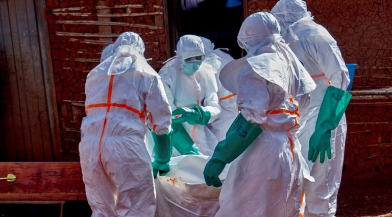 Autoritetet shëndetësore afrikane pranojnë se 300 pacientë me Ebola kanë humbur gjurmët