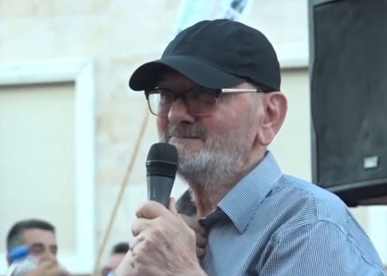 Mehdi Malkaj apel qytetarëve nga protesta: Të qëndrojmë në këmbë dhe të reagojmë