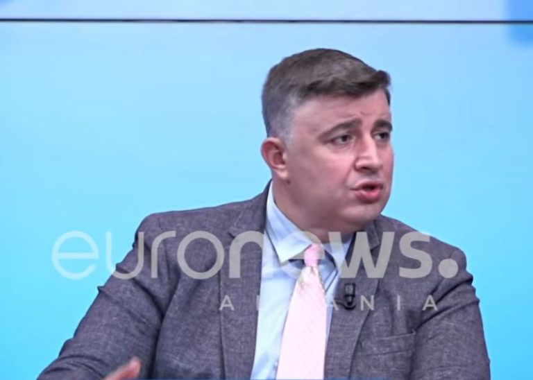 Aktivistë të VV në protestë? Nurellari: Fakenews! Përdorën edhe tifozët