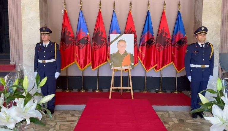 Homazhe për policin e vrarë në krye të detyrës, 34-vjeçari do prehet në vendlindje