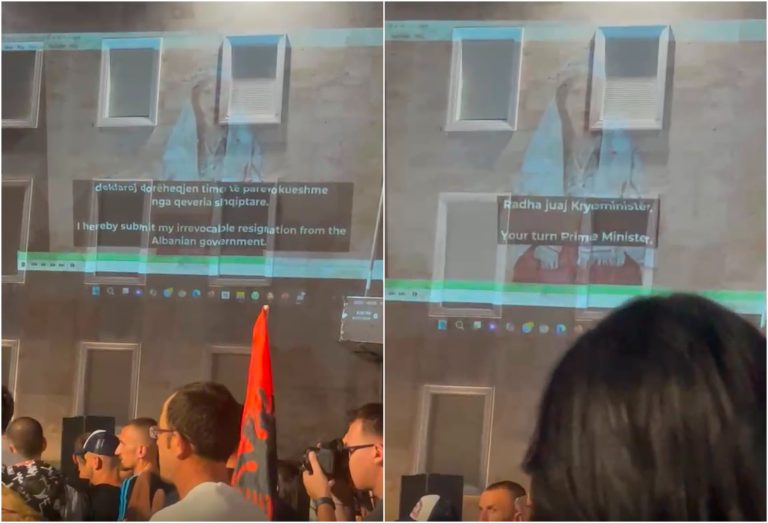 Qytetarët shfaqin videon e ministres Diella në murin e Kryeministrisë: Deklaroj dorëheqjen, radha juaj Rama