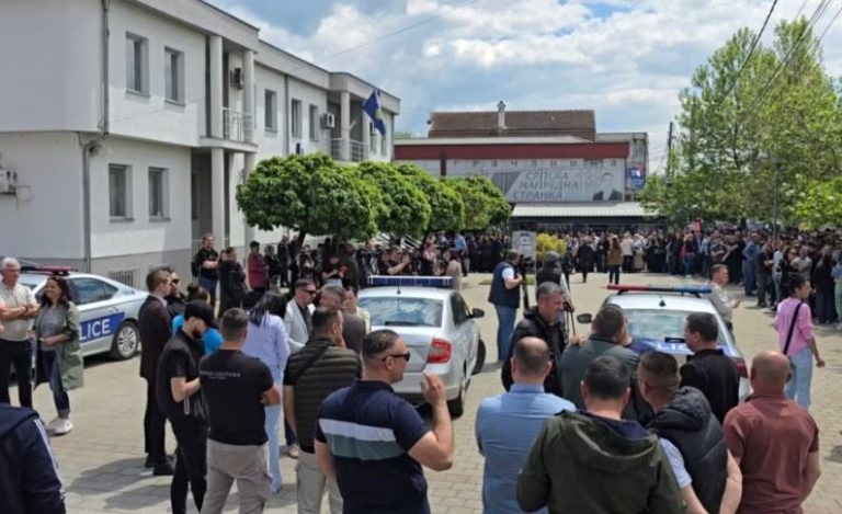 Lirohen nga paraburgimi drejtorët e institucioneve serbe në Kosovë