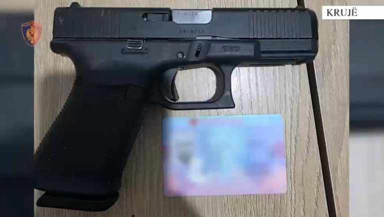 Qarkullonte me armë zjarri në automjet, Policia arreston 31-vjeçarin nga Lezha në Rinas