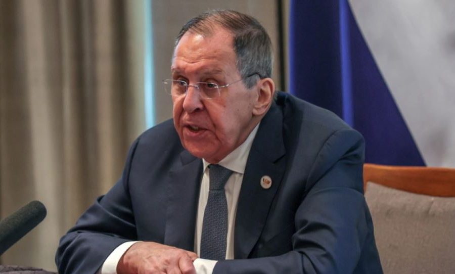 Lavrov: Rusia mbetet e përkushtuar ndaj propozimeve të paqes të SHBA-së, hedhim poshtë “ultimatumet” e Evropës