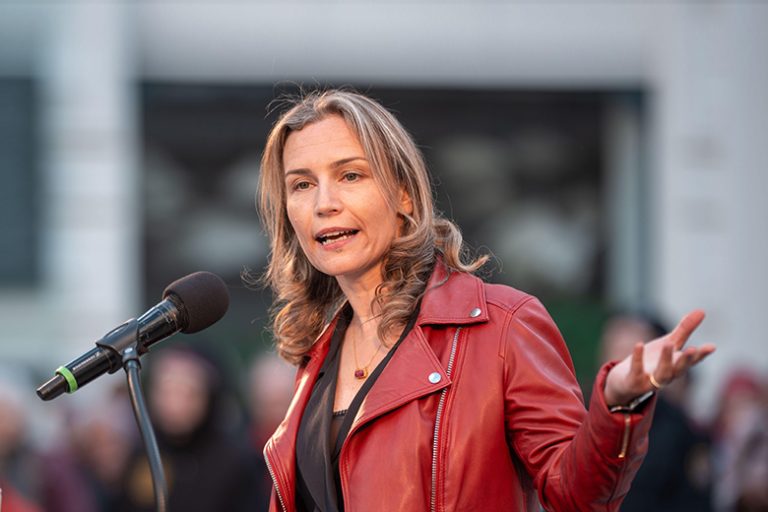 Lea Ypi reagon për protestat kundër projektit në Zvërnec, shkrimi në median ndërkombëtare